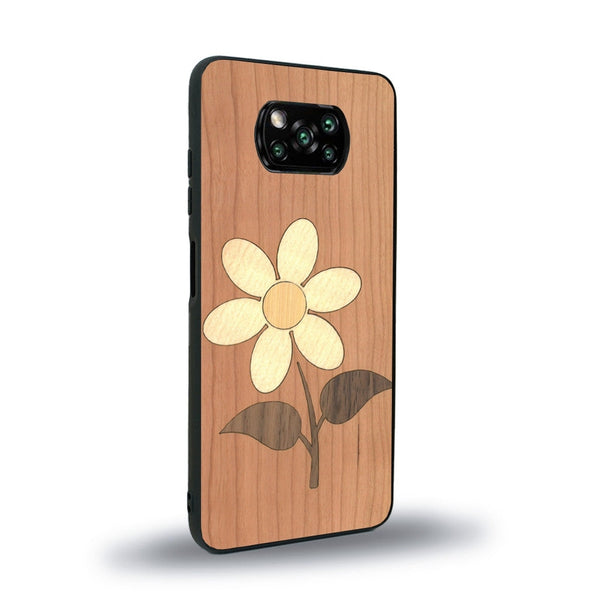 Coque de protection en bois véritable fabriquée en France pour Xiaomi Poco X3 Nfc alliant plusieurs essences de bois pour représenter une marguerite