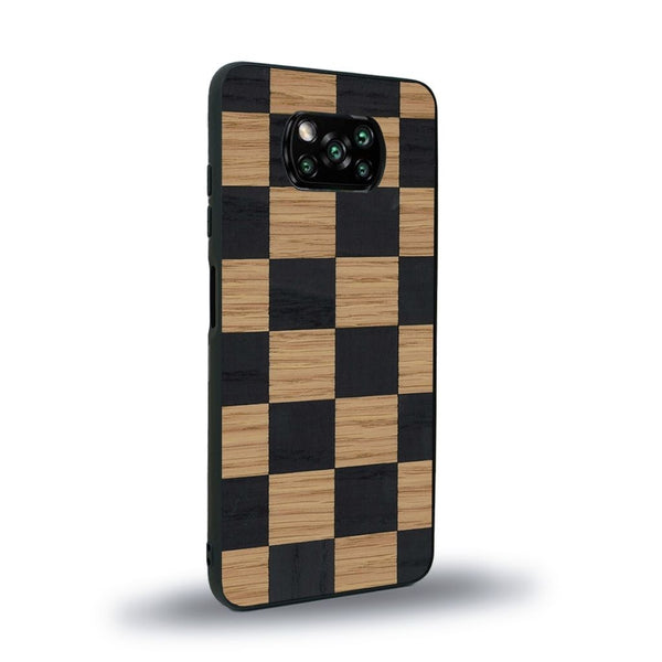 Coque de protection en bois véritable fabriquée en France pour Xiaomi Poco X3 Nfc alliant plusieurs essences de bois pour représenter un damier