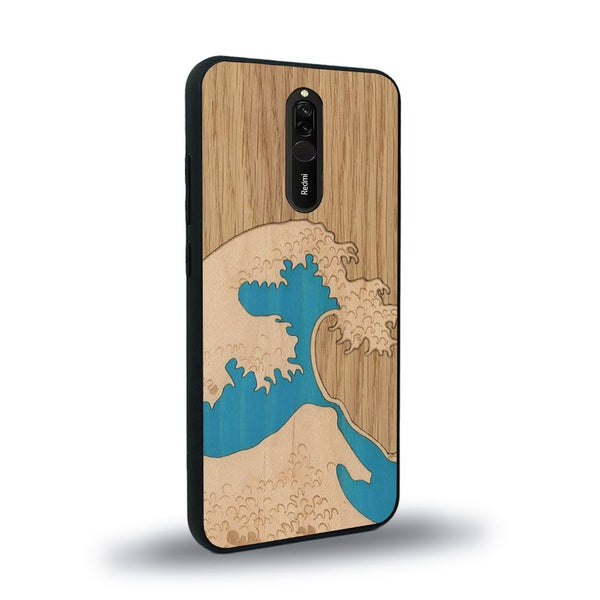 Coque de protection en bois véritable fabriquée en France pour Xiaomi Redmi 8 alliant plusieurs essences de bois pour représenter la célèbre grande vague de Kanagawa