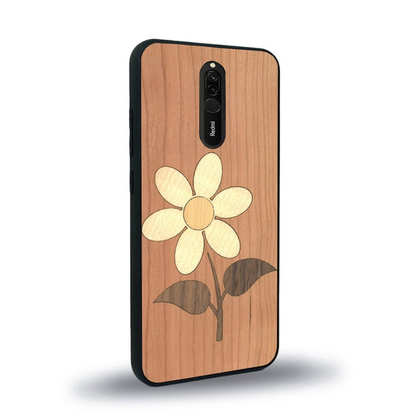 Coque de protection en bois véritable fabriquée en France pour Xiaomi Redmi 8 alliant plusieurs essences de bois pour représenter une marguerite
