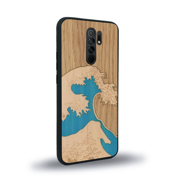 Coque de protection en bois véritable fabriquée en France pour Xiaomi Redmi 9 alliant plusieurs essences de bois pour représenter la célèbre grande vague de Kanagawa