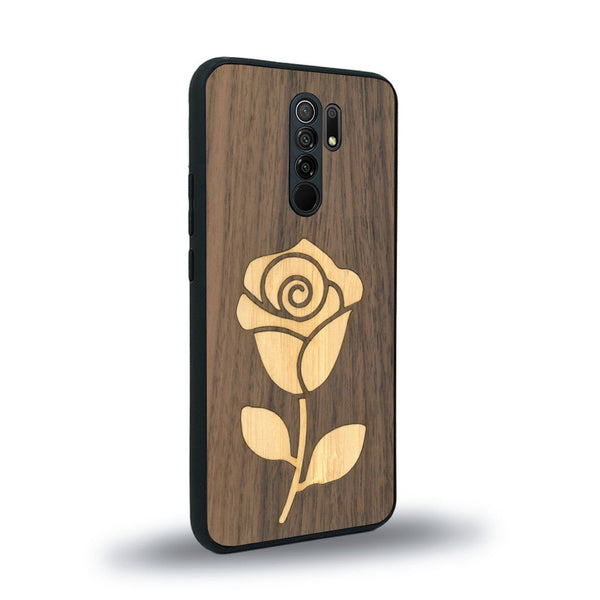 Coque de protection en bois véritable fabriquée en France pour Xiaomi Redmi 9 alliant plusieurs essences de bois pour représenter une rose