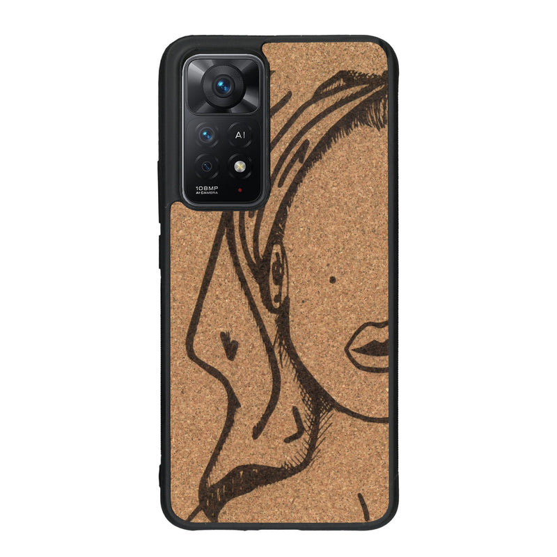 Coque de protection en bois véritable fabriquée en France pour Xiaomi Redmi Note 11 représentant une silhouette féminine épurée de type line art en collaboration avec l'artiste Maud Dabs