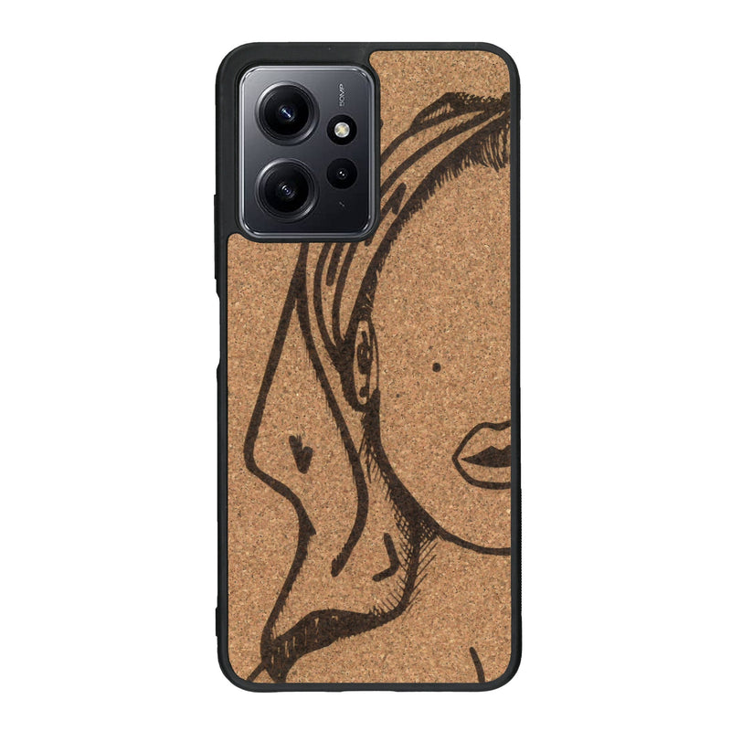 Coque de protection en bois véritable fabriquée en France pour Xiaomi Redmi Note 12 représentant une silhouette féminine épurée de type line art en collaboration avec l'artiste Maud Dabs