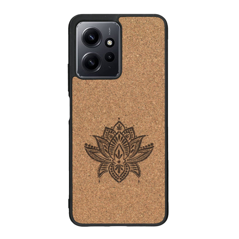 Coque de protection en bois véritable fabriquée en France pour Xiaomi Redmi Note 12 sur le thème de la nature et du yoga avec une gravure zen représentant une fleur de lotus