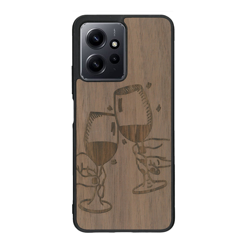 Coque de protection en bois véritable fabriquée en France pour Xiaomi Redmi Note 12 Pro représentant une vue de face d'une flute de champagne dessinée à la main par l'artiste Maud Dabs