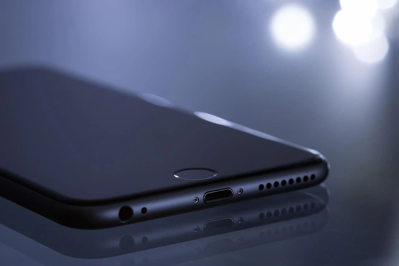 Prise de près d'un iPhone 8.