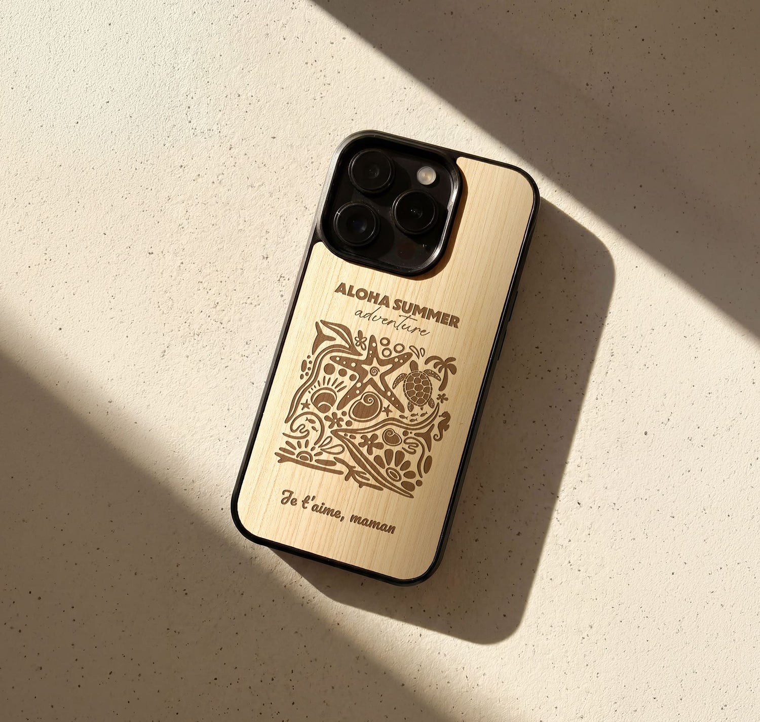 gravure sur coque en bois personnalisée