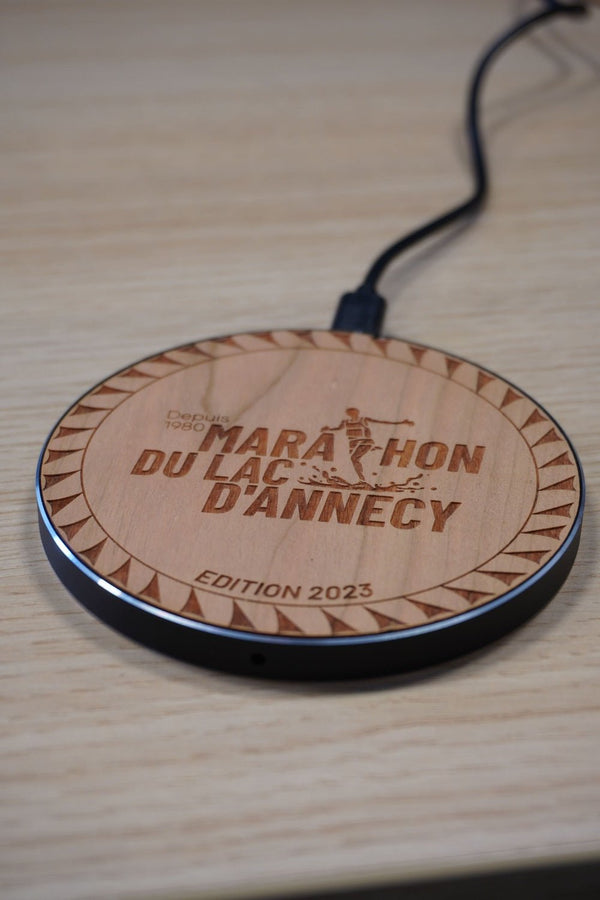 Chargeur sans fil - Marathon d'Annecy Logo - Coque en bois