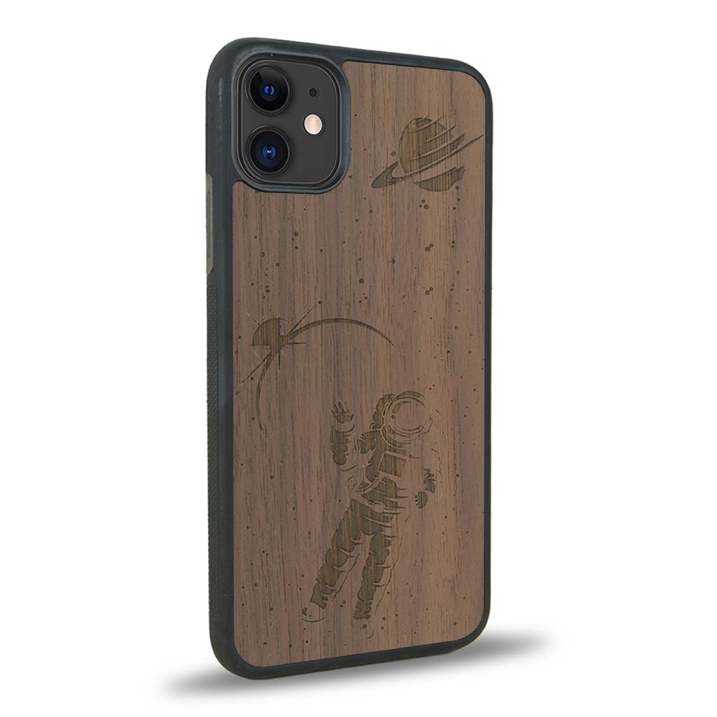 Coque de protection en bois véritable fabriquée en France pour iPhone 11 sur le thème des astronautes