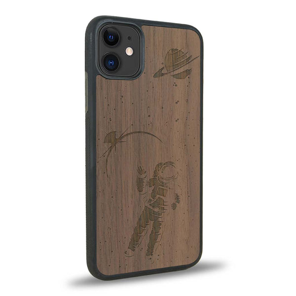 Coque de protection en bois véritable fabriquée en France pour iPhone 11 sur le thème des astronautes