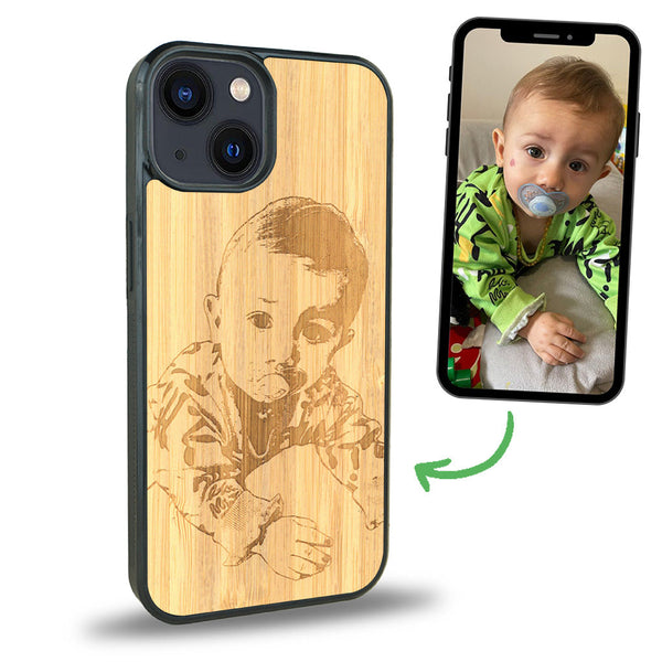 Coque de protection en bois véritable fabriquée en France pour iPhone 15 avec gravure personnalisée à partir d'une photo, d'une image, d'un logo, des initials ou d'une phrase