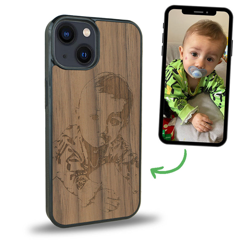 Coque de protection en bois véritable fabriquée en France pour iPhone 15 avec gravure personnalisée à partir d'une photo, d'une image, d'un logo, des initials ou d'une phrase