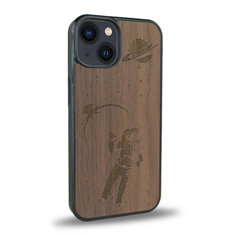 Coque de protection en bois véritable fabriquée en France pour iPhone 15 Plus sur le thème des astronautes