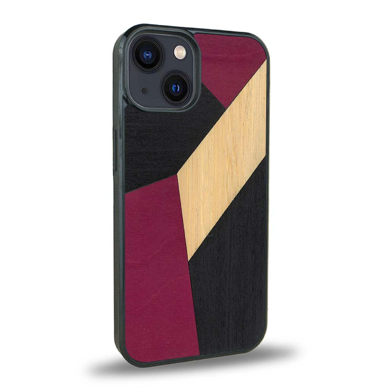 Coque de protection en bois véritable fabriquée en France pour iPhone 15 Plus alliant du bambou, du tulipier rose et noir en forme de mosaïque minimaliste sur le thème de l'art abstrait