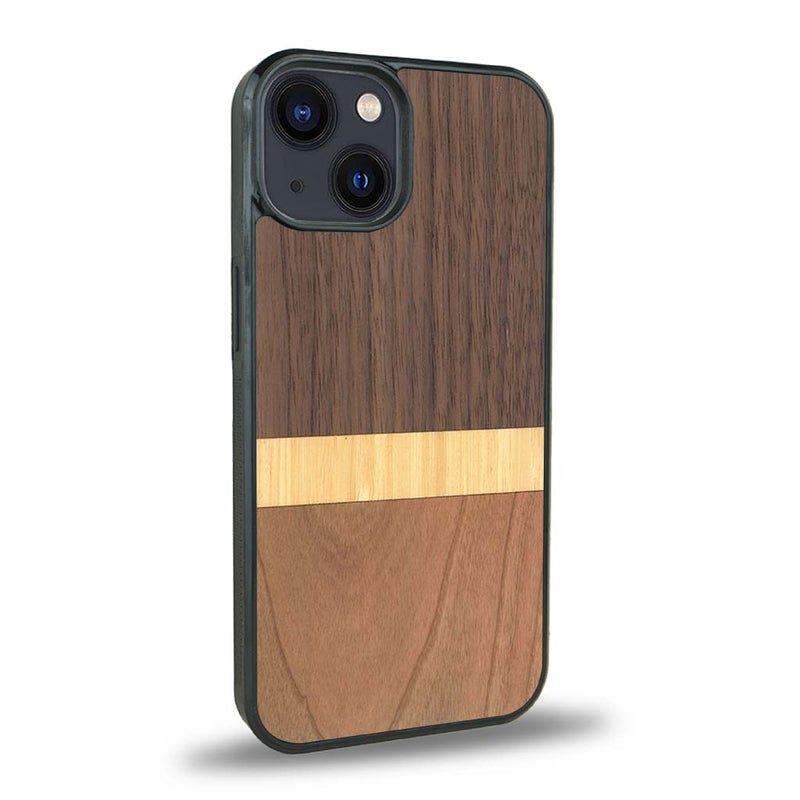 Coque de protection en bois véritable fabriquée en France pour iPhone 15 Plus alliant des bandes horizontales de bambou, merisier et noyer