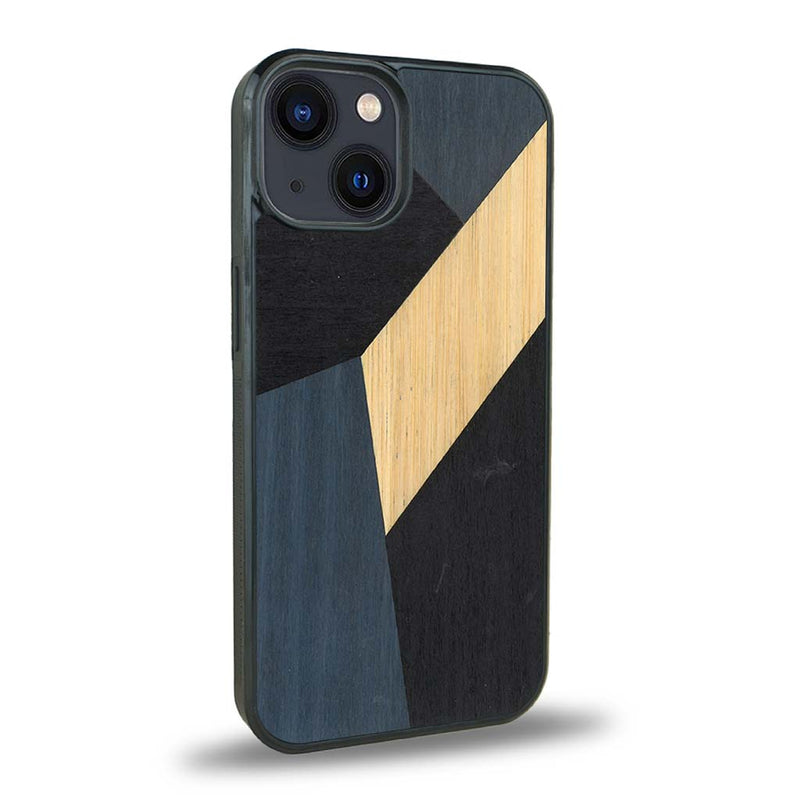Coque de protection en bois véritable fabriquée en France pour iPhone 15 + MagSafe® alliant du bambou, du tulipier bleu et noir en forme de mosaïque minimaliste sur le thème de l'art abstrait