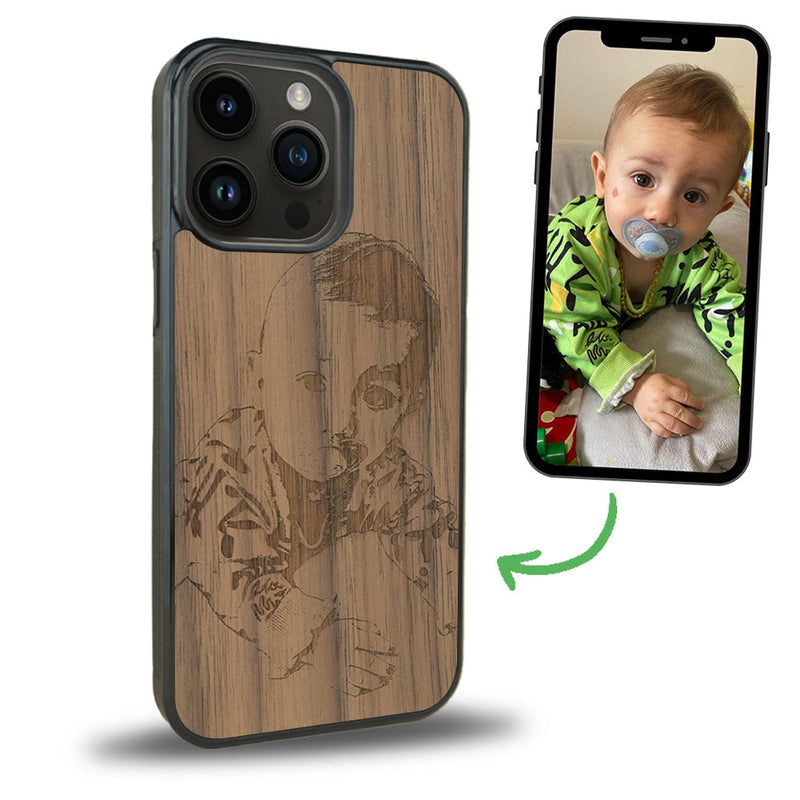 Coque de protection en bois véritable fabriquée en France pour iPhone 15 Pro Max avec gravure personnalisée à partir d'une photo, d'une image, d'un logo, des initials ou d'une phrase