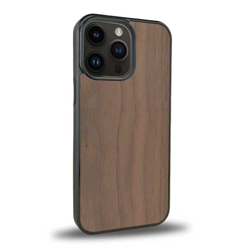 Coque de protection en bois véritable fabriquée en France pour iPhone 15 Pro Max sans gravure avec un design minimaliste et moderne