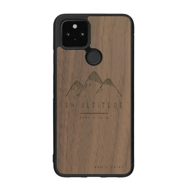 Coque de protection en bois véritable fabriquée en France pour Google Pixel 4a 5g représentant des montagnes, sur le thème de la randonnée en pleine nature et du trail