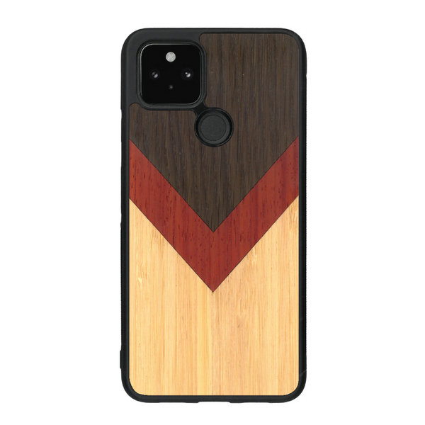 Coque de protection en bois véritable fabriquée en France pour Google Pixel 4a 5g alliant du chêne fumé, du padouk et du bambou en forme de chevron sur le thème de l'art abstrait