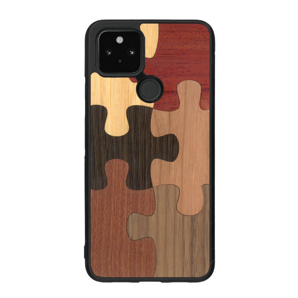 Coque de protection en bois véritable fabriquée en France pour Google Pixel 4a 5g représentant un puzzle en six pièces qui allie du chêne fumé, du noyer, du bambou, du padouk, du merisier et de l'acajou