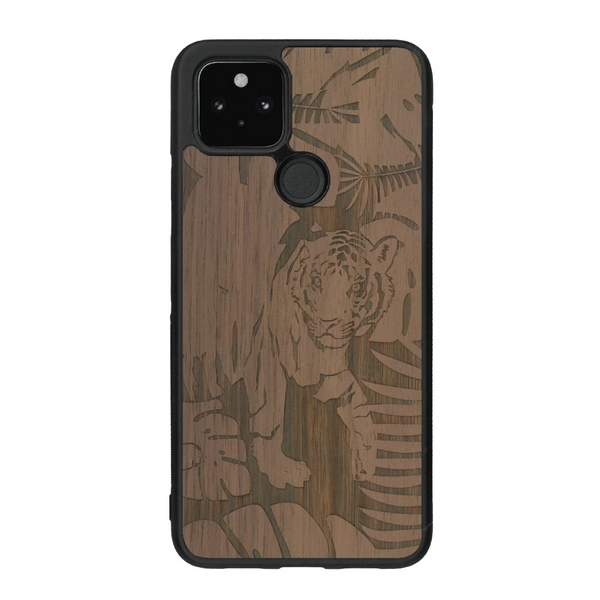 Coque de protection en bois véritable fabriquée en France pour Google Pixel 4a 5g sur le thème de la nature et des animaux représentant un tigre dans la jungle entre des fougères