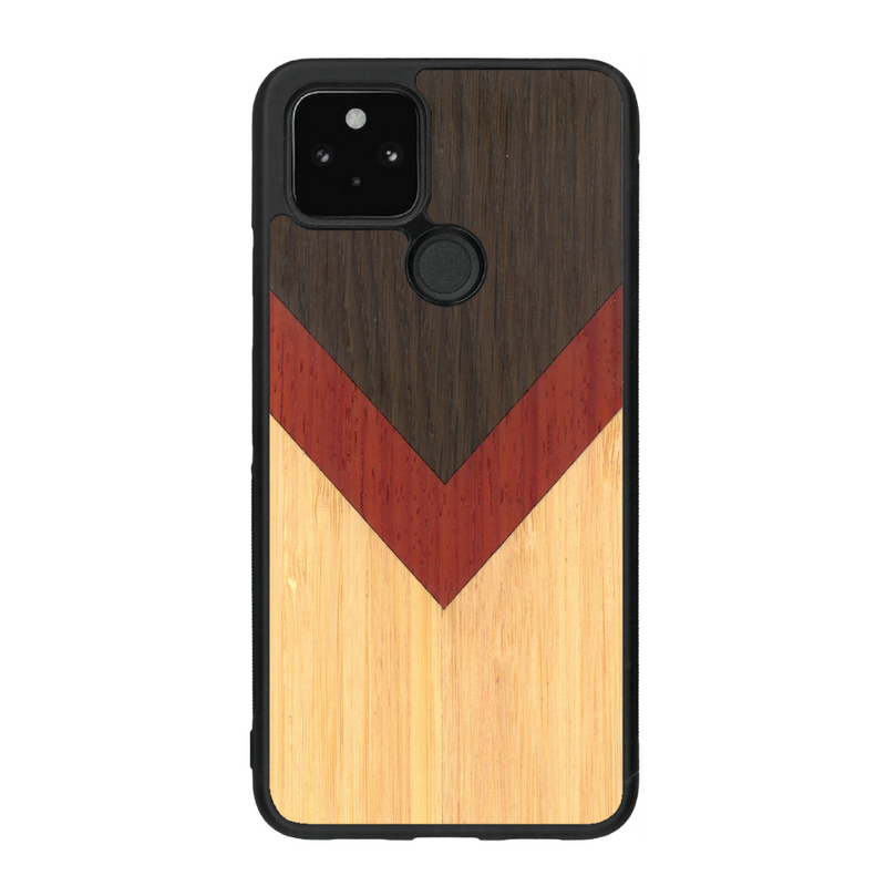 Coque de protection en bois véritable fabriquée en France pour Google Pixel 4A alliant du chêne fumé, du padouk et du bambou en forme de chevron sur le thème de l'art abstrait