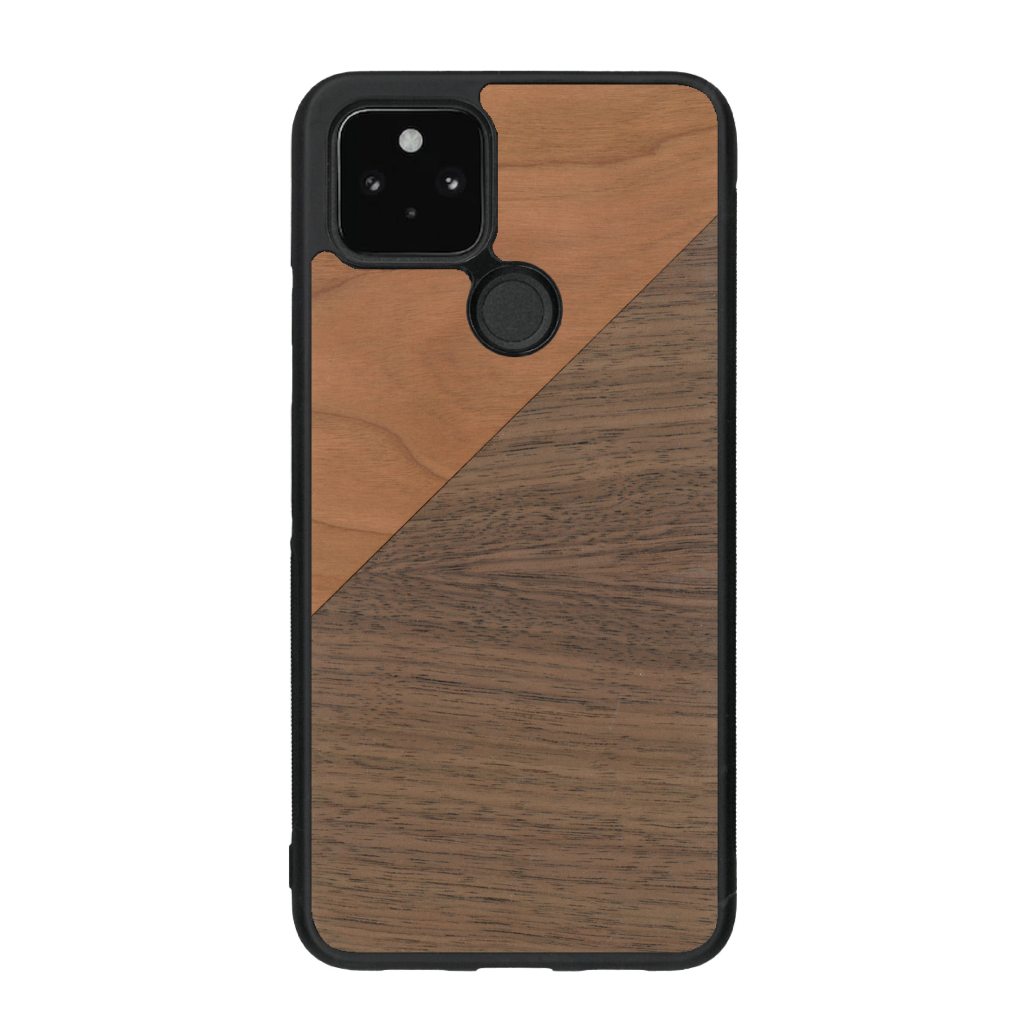 Coque de protection en bois véritable fabriquée en France pour Google Pixel 4A alliant du merisier et du noyer formant chacun un triangle avec une jointure en diagonale sur le thème de l'art abstrait