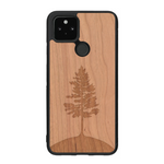 Coque de protection en bois véritable fabriquée en France pour Google Pixel 5a sur le thème de la nature, de la fôret et de l'écoresponsabilité avec une gravure représentant un arbre 
