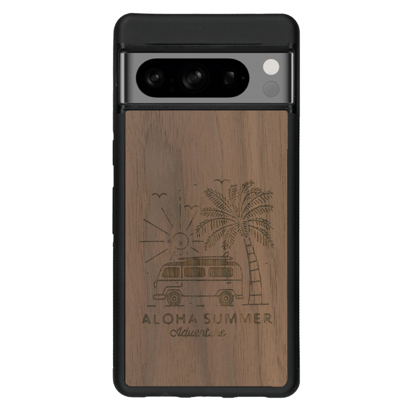 Coque de protection en bois véritable fabriquée en France pour Google Pixel 6 sur le thème de la plage, de l'été et vanlife.