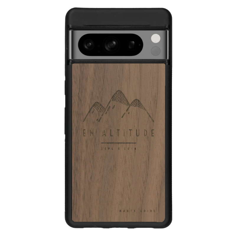 Coque de protection en bois véritable fabriquée en France pour Google Pixel 6 représentant des montagnes, sur le thème de la randonnée en pleine nature et du trail