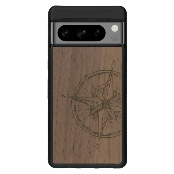 Coque de protection en bois véritable fabriquée en France pour Google Pixel 6 avec une gravure "rose des vents" sur le thème nautique et de l'océan qui s'inspire des boussoles de pirate