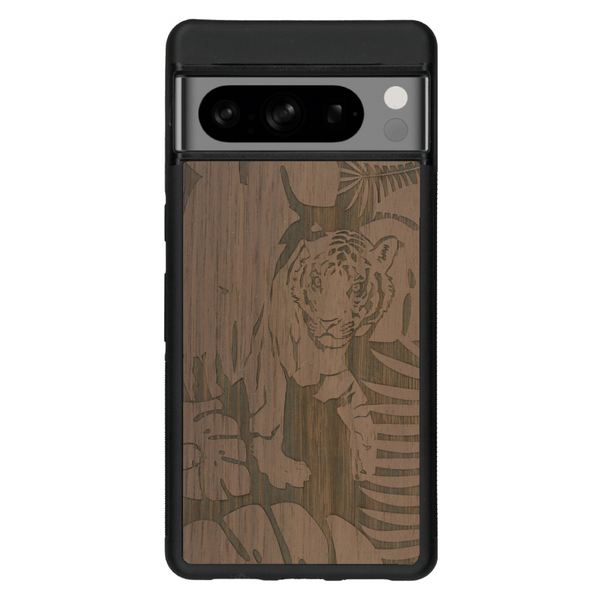 Coque de protection en bois véritable fabriquée en France pour Google Pixel 6a sur le thème de la nature et des animaux représentant un tigre dans la jungle entre des fougères