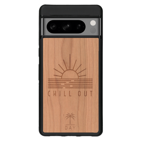 Coque de protection en bois véritable fabriquée en France pour Google Pixel 7 sur le thème chill avec un motif représentant un couché de soleil sur l'océan et la phrase "Chill out"