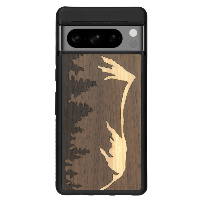 Coque de protection en bois véritable fabriquée en France pour Google Pixel 7 sur le thème de la nature et de la montagne qui allie du chêne fumé, du noyer et du bambou représentant le mont mézenc
