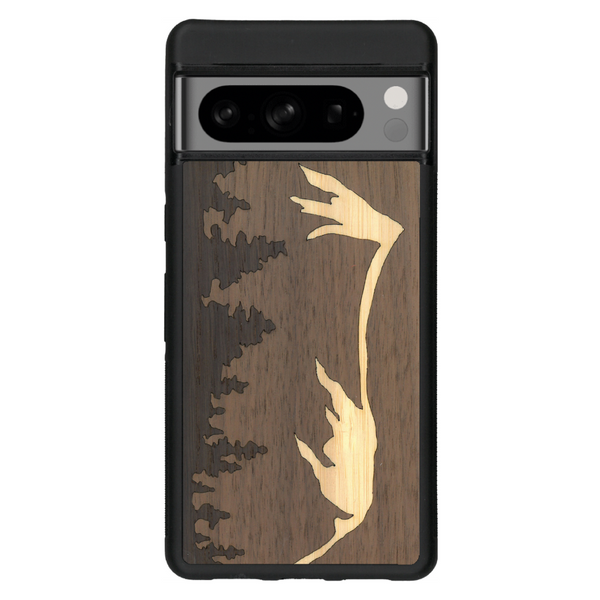 Coque de protection en bois véritable fabriquée en France pour Google Pixel 7pro sur le thème de la nature et de la montagne qui allie du chêne fumé, du noyer et du bambou représentant le mont mézenc