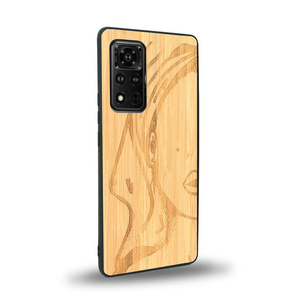 Coque de protection en bois véritable fabriquée en France pour Honor V40 représentant une silhouette féminine épurée de type line art en collaboration avec l'artiste Maud Dabs