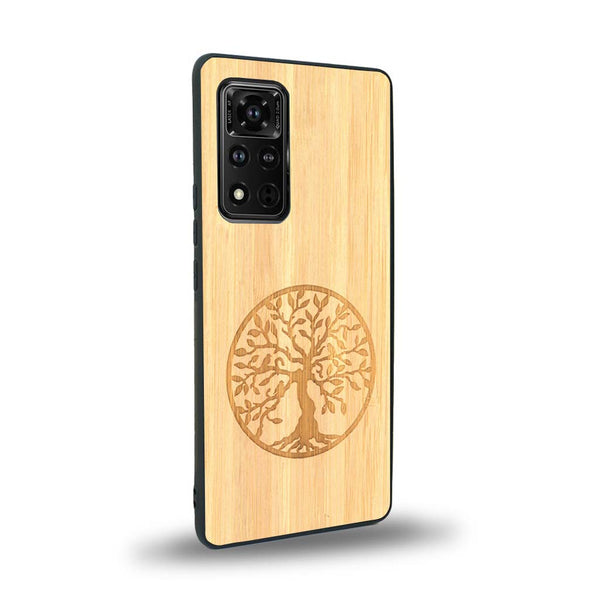 Coque de protection en bois véritable fabriquée en France pour Honor V40 sur le thème de la spiritualité et du yoga avec une gravure zen représentant un arbre de vie
