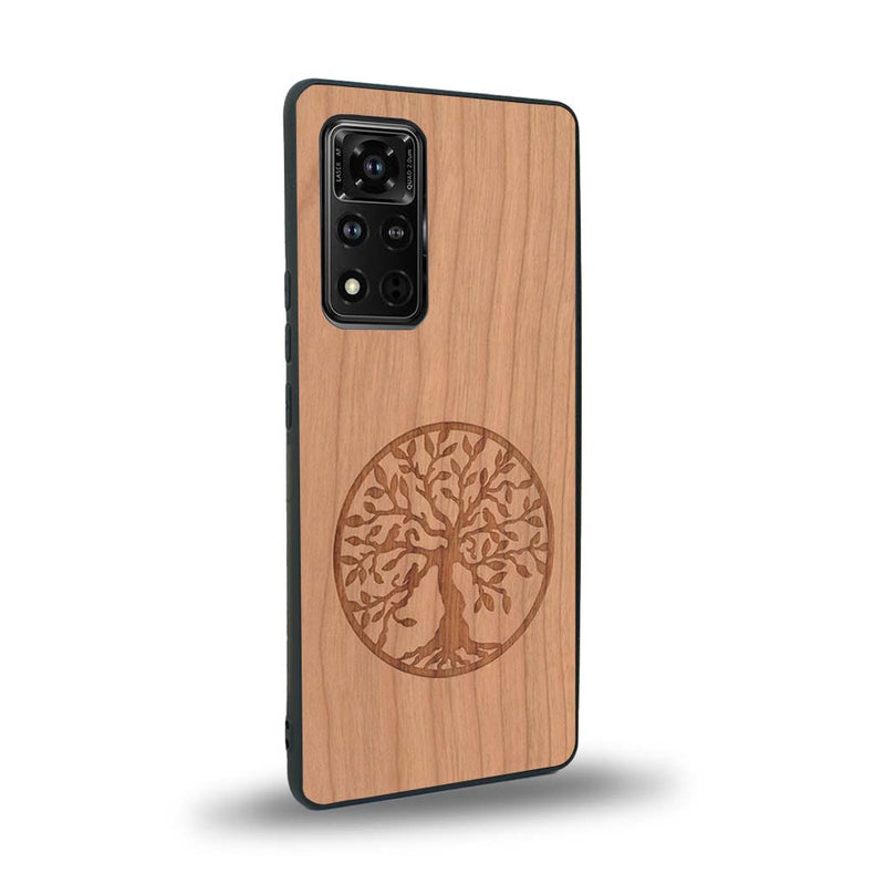 Coque de protection en bois véritable fabriquée en France pour Honor V40 sur le thème de la spiritualité et du yoga avec une gravure zen représentant un arbre de vie