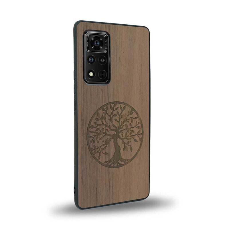 Coque de protection en bois véritable fabriquée en France pour Honor V40 sur le thème de la spiritualité et du yoga avec une gravure zen représentant un arbre de vie