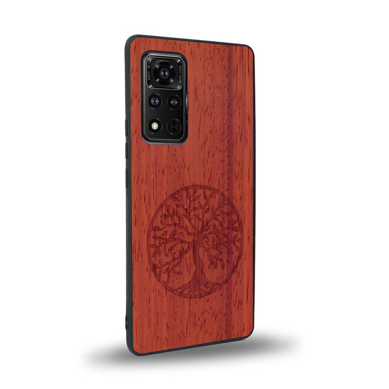 Coque de protection en bois véritable fabriquée en France pour Honor V40 sur le thème de la spiritualité et du yoga avec une gravure zen représentant un arbre de vie