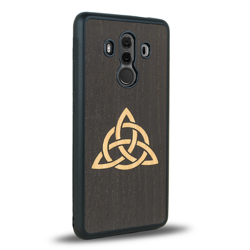 Coque de protection en bois véritable fabriquée en France pour Huawei Mate 10 Pro alliant du chêne fumé et du bambou représentant une triquetra