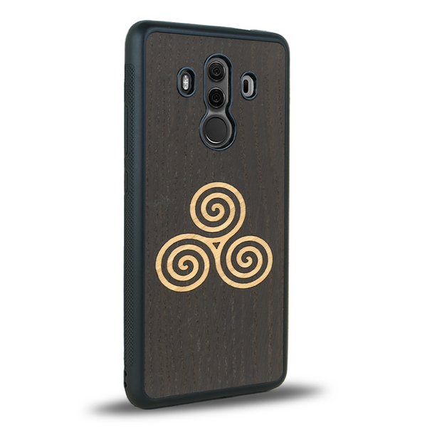 Coque de protection en bois véritable fabriquée en France pour Huawei Mate 10 Pro alliant du chêne fumé et du bambou et doré représentant un triskell