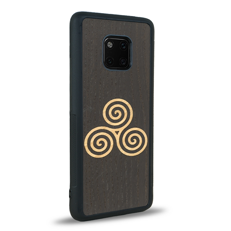 Coque de protection en bois véritable fabriquée en France pour Huawei Mate 20 Pro alliant du chêne fumé et du bambou et doré représentant un triskell