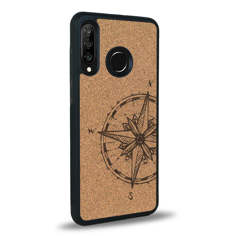 Coque de protection en bois véritable fabriquée en France pour Huawei P30 Lite avec une gravure "rose des vents" sur le thème nautique et de l'océan qui s'inspire des boussoles de pirate