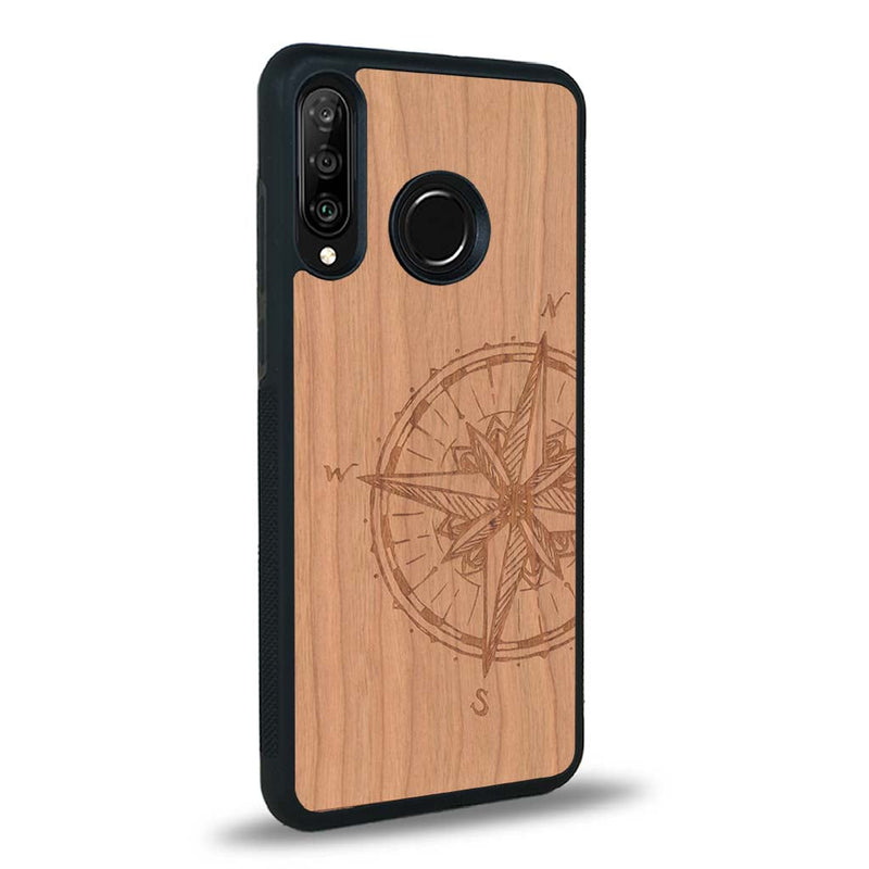 Coque de protection en bois véritable fabriquée en France pour Huawei P30 Lite avec une gravure "rose des vents" sur le thème nautique et de l'océan qui s'inspire des boussoles de pirate