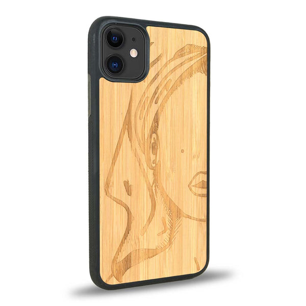 Coque iPhone 11 - Au féminin - Coque en bois