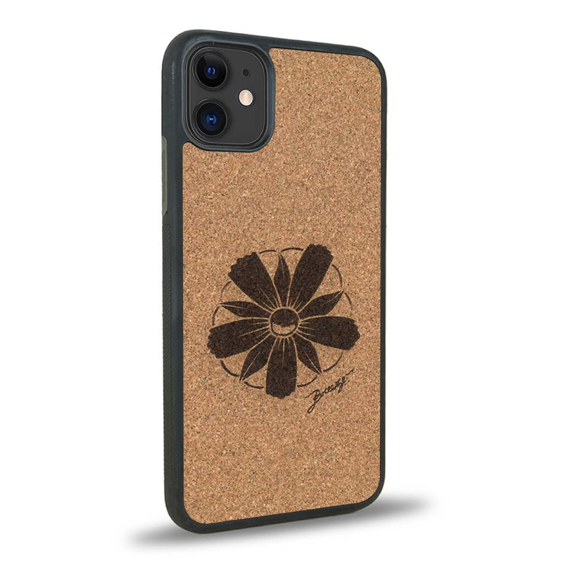 Coque iPhone 11 - La Fleur des Montagnes - Coque en bois