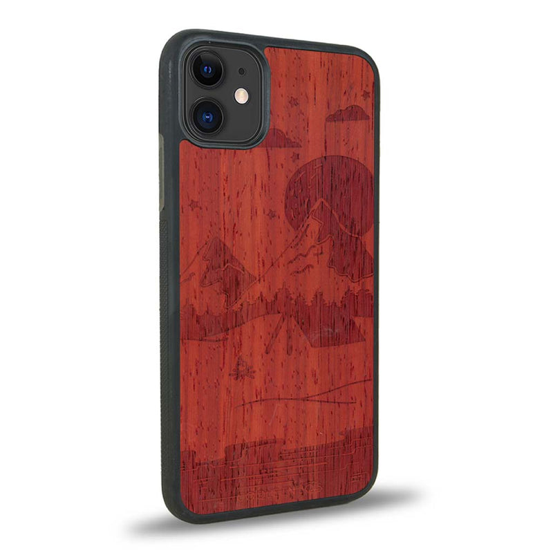 Coque iPhone 11 - Le Campsite - Coque en bois